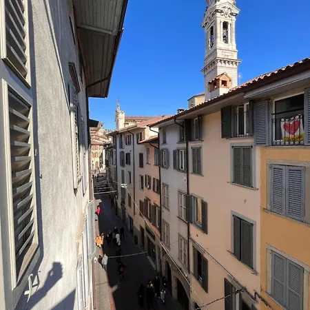 Lägenhet Sandro's 2 Bergamo